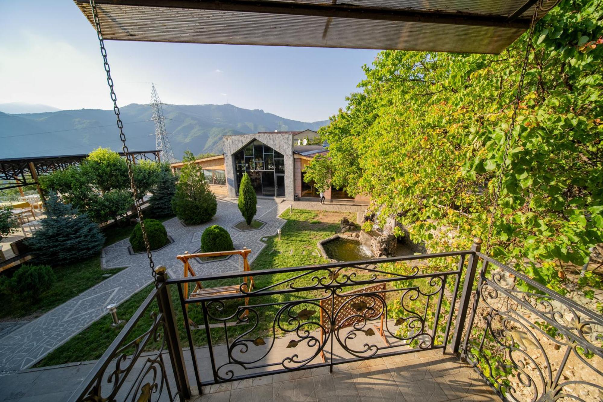 Kefilyan Family Hotel Sanain Exteriör bild