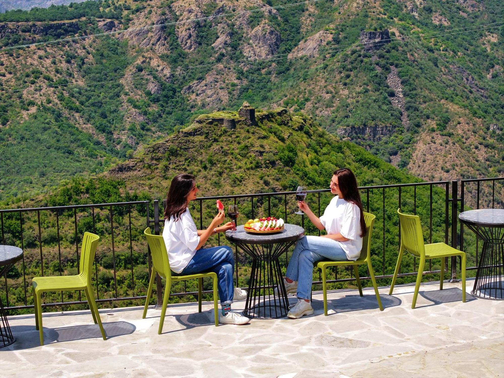 Kefilyan Family Hotel Sanain Exteriör bild