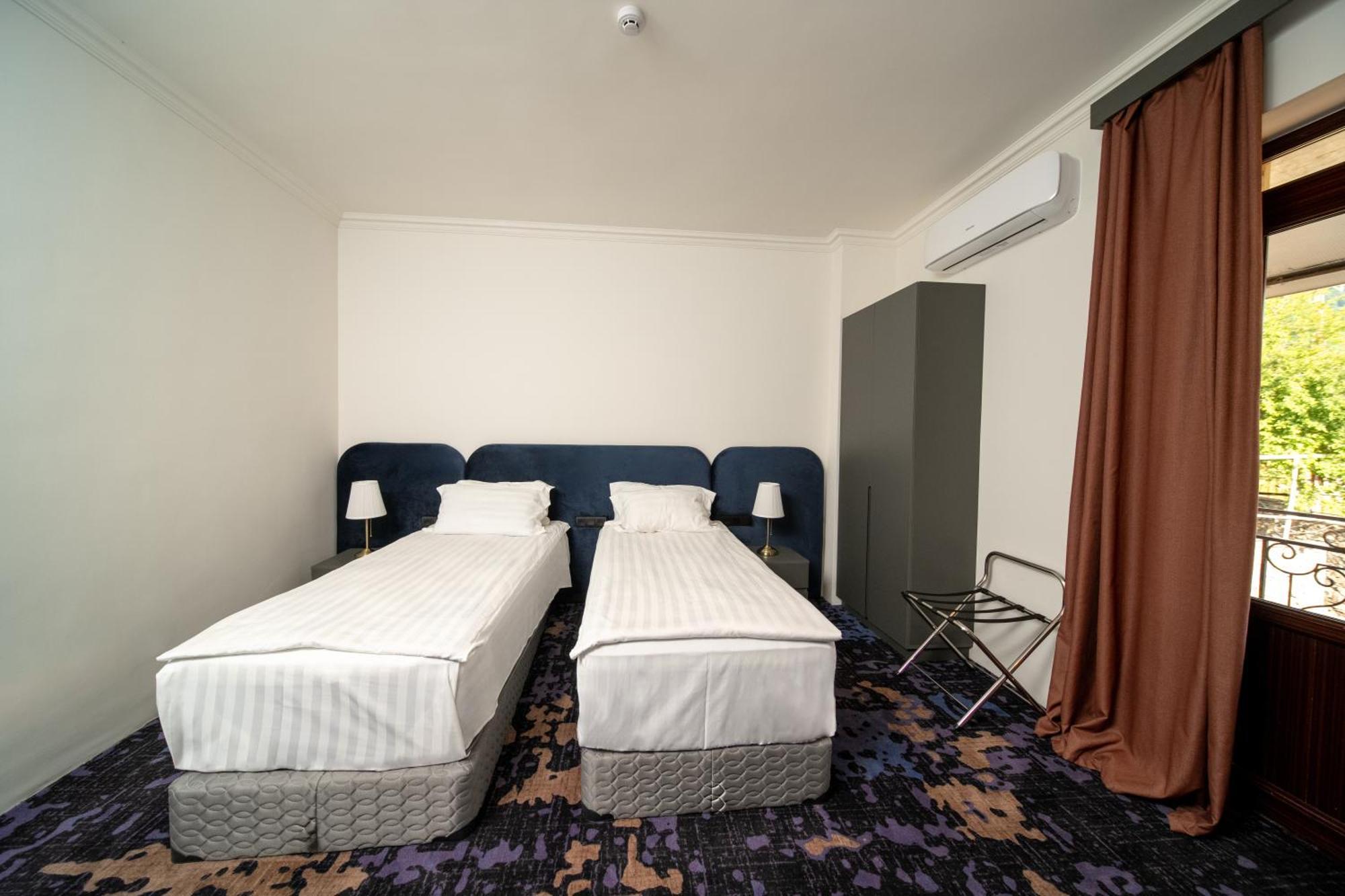 Kefilyan Family Hotel Sanain Exteriör bild